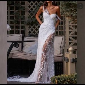 High slit white gown | LUIZA